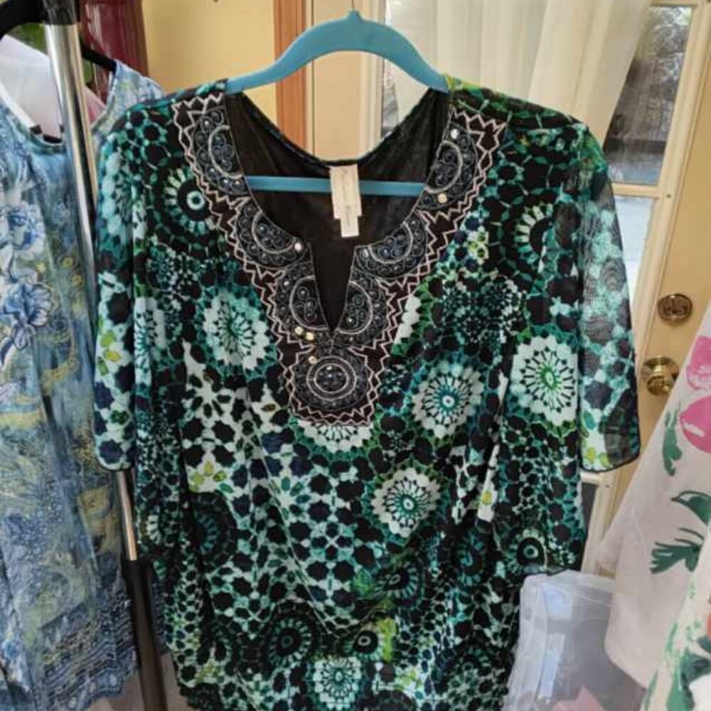 Perception Woman 1X Medallion Pattern Knit To 1X